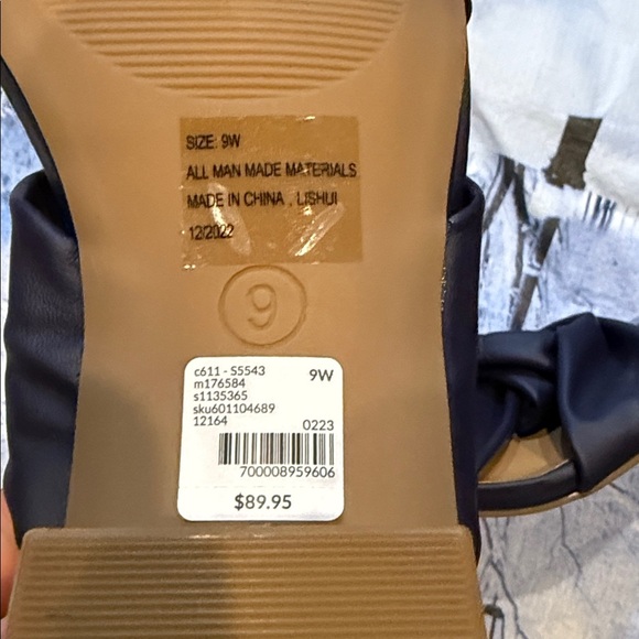 NWT!! Size 9W Lane Bryant Navy Satin Mules - Picture 7 of 13